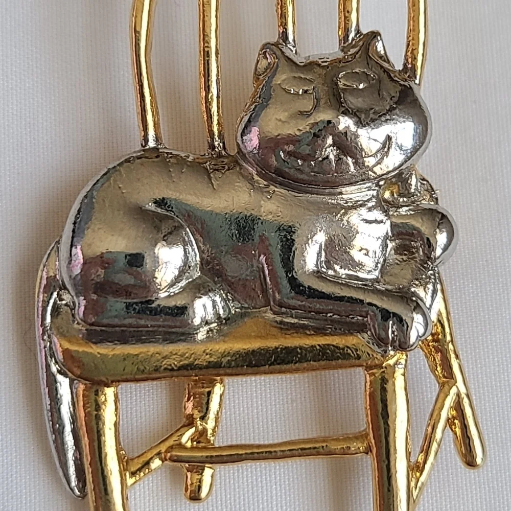 SALE! Vintage Gold and Silver Tone Happy Cat Brooch